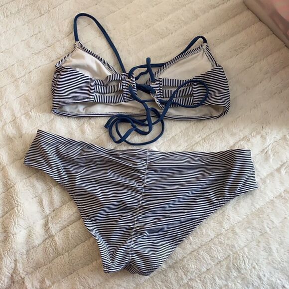 Bikini  - Picture 3 of 3